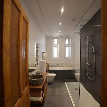 Designer 110m2 With King Size Beds & Equipped Kitchen Appartamento