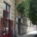 Designer 110m2 With King Size Beds&equipped Kitchen Apartment *