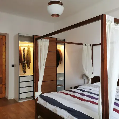 Apartman Designer 110m2 With King Size Beds & Equipped Kitchen *