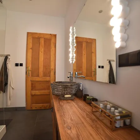 Apartment Designer 110m2 With King Size Beds&equipped Kitchen *