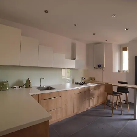 Designer 110m2 With King Size Beds&equipped Kitchen *