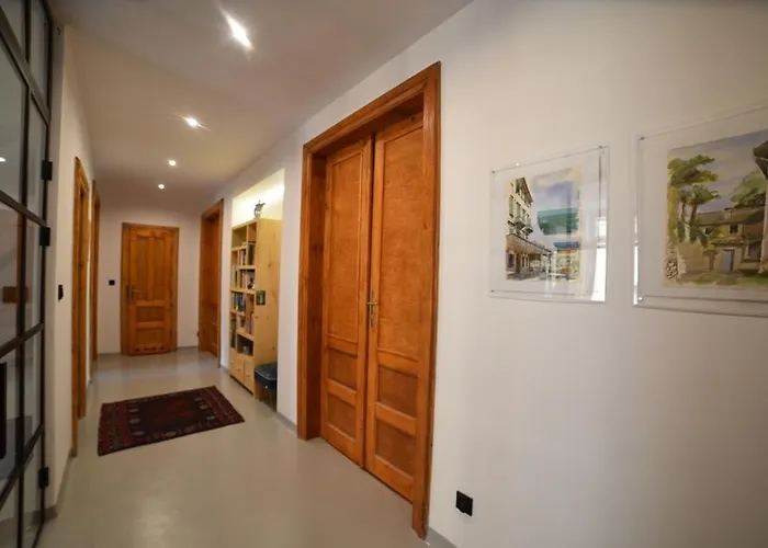 Designer 110m2 With King Size Beds & Equipped Kitchen Apartment *