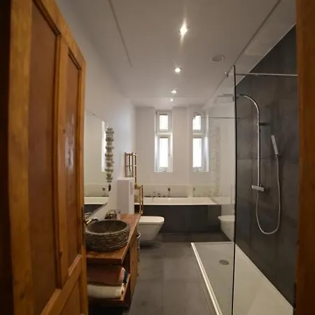 Apartment Designer 110m2 With King Size Beds & Equipped Kitchen *