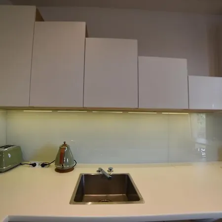 Designer 110m2 With King Size Beds & Equipped Kitchen