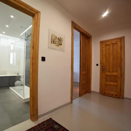 Designer 110m2 With King Size Beds & Equipped Kitchen Daire