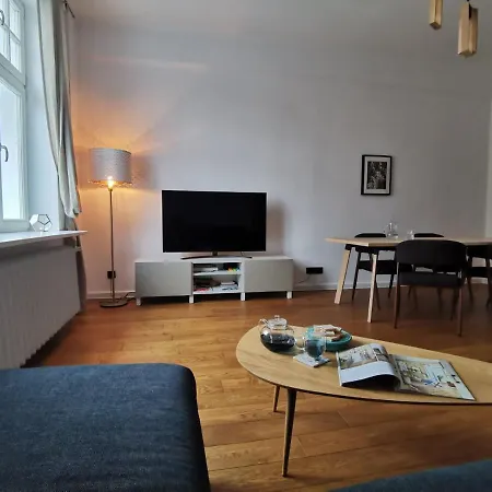 Designer 110m2 With King Size Beds & Equipped Kitchen *